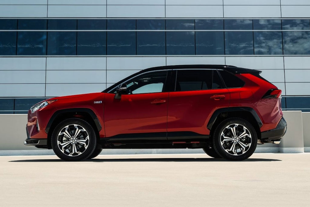 SUV Toyota công suất 302 mã lực, di chuyển 68 km không cần đổ xăng, giá hơn 1 tỷ đồng