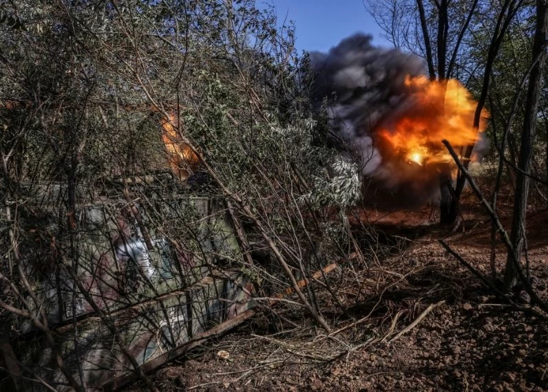 Binh lính Ukraine khai hỏa lựu pháo tự hành M109 ở khu vực Donetsk. Ảnh: Reuters.