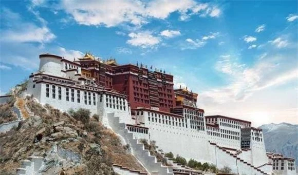 Cung điện Potala, kiến trúc rát vàng