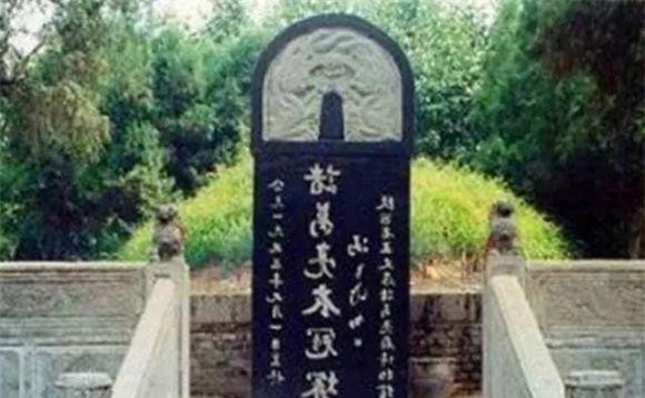 Ngôi mộ của Gia Cát Lượng bị đào lên, cảnh tượng trong lăng gây chấn động lịch sử 2 Gia Cát Lượng, mộ của Gia Cát Lượng