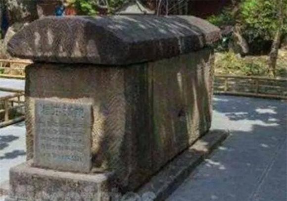 Ngôi mộ của Gia Cát Lượng bị đào lên, cảnh tượng trong lăng gây chấn động lịch sử 0 Gia Cát Lượng, mộ của Gia Cát Lượng