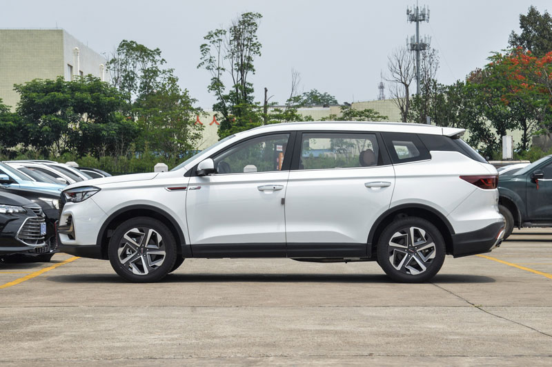 SUV động cơ tăng áp, công suất 225 mã lực, thiết kế cá tính, giá gần 400 triệu đồng