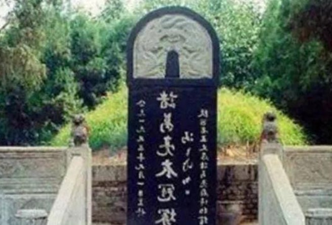 Ngôi mộ của Gia Cát Lượng bị đào lên, cảnh tượng trong lăng gây chấn động lịch sử