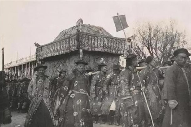 Đám tang mẹ Lý Liên Anh - thái giám được Từ Hi Thái hậu cưng chiều nhất: Dân làng ăn uống miễn phí 35 ngày, ai đến cũng không cần hỏi