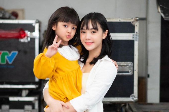 Lộ ảnh Huyền Lizzie, Quỳnh Kool và "con gái" trong phim mới, là sao nhí cực hot hiện nay