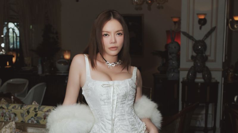 Lý Nhã Kỳ tiết lộ phải mua 5 két sắt để đựng hết kim trong nhà