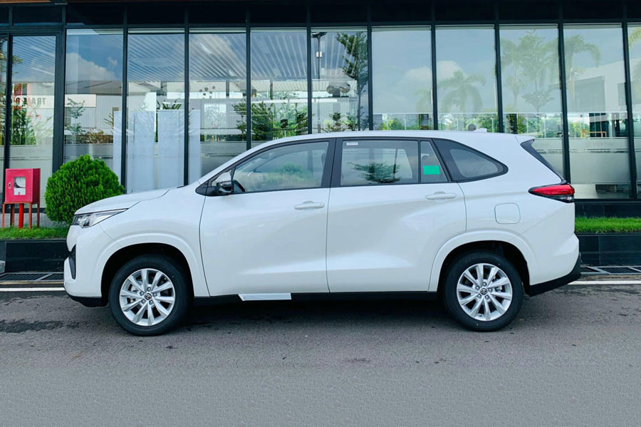 Cận cảnh Toyota Innova Cross 2023 vừa ra mắt 