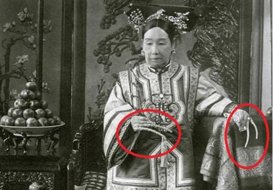 Vũ khí bí mật có độc luôn được Từ Hi Thái hậu mang bên người, nằm trong quan tài vẫn nắm chặt trong tay