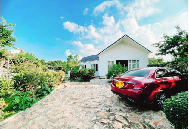 Phản diện đang hot: Lên phim "báo nhà", ngoài đời tặng bố mẹ cơ ngơi rộng 900m2, vườn đẹp như công viên