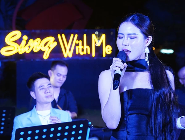 Đêm nhạc Sing with me - số thứ 7 với chủ đề “Nàng” sẽ diễn ra lúc 20h tối 20/10 tại Công viên APEC.