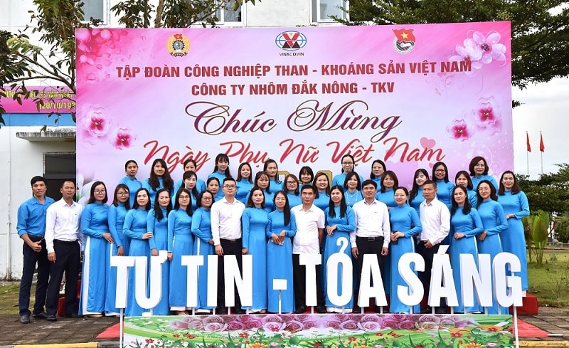 Công ty Nhôm Đắk Nông khen thưởng cán bộ nữ ‘giỏi việc nước, đảm việc nhà’