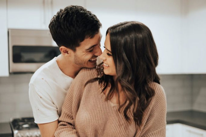 Cử chỉ, hành động của đàn ông khi không nói ra nhưng thể hiện rất rõ cảm xúc thật dành cho phụ nữ