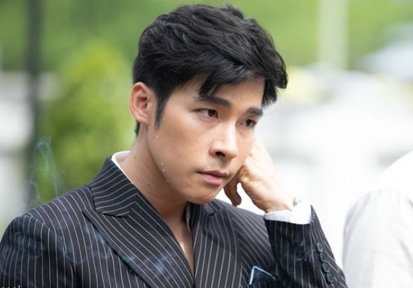 
Ngay giữa ngày ăn hỏi của tôi, bạn gái thông báo một tin ngắn gọn khiến tôi vừa bấn loạn vừa vui mừng