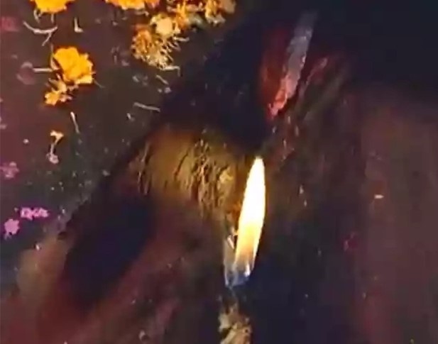 Giải mã bí ẩn ngọn lửa vĩnh cửu cháy hơn 100 năm chưa tắt ở ngôi đền cổ, chuyên gia cũng phải ‘bó tay'