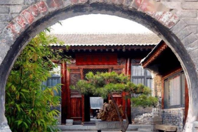 Cổ nhân nói: 'Năm cây vào nhà thì nhà nghèo, nhà tan', đó là năm cây nào, sao không được trồng tùy tiện?