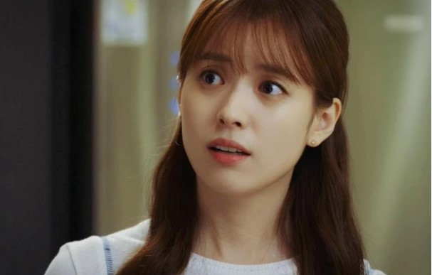 Đêm muộn vẫn nghe tiếng nước trong nhà tắm, tôi chạy ra xem thì thấy em chồng đang làm hành động khiếp đảm