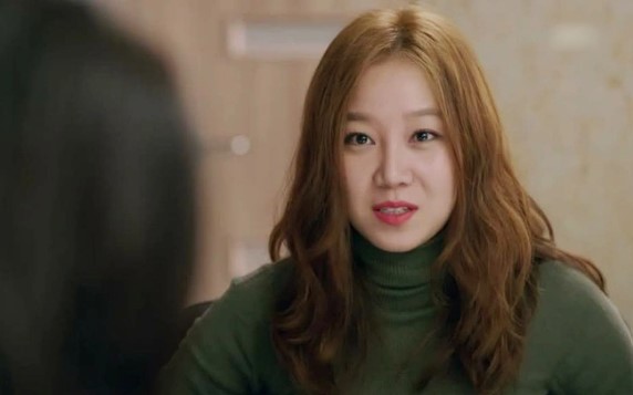 Em chồng ở nhà lười như hủi, 1h chiều mới ngủ dậy còn bịa chuyện điêu ngoa khiến tôi bị bố chồng mắng té tát