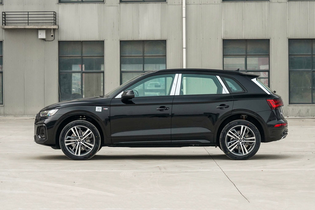 Audi Q5L 2024 chốt giá gần 1,3 tỷ đồng