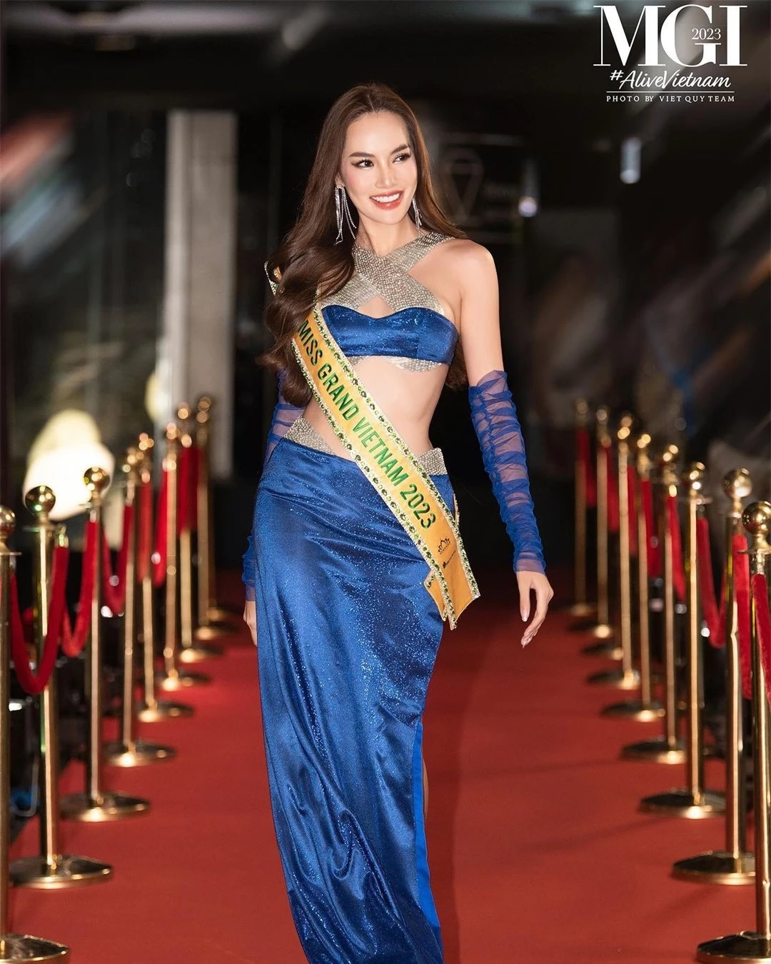 Loạt váy cut-out táo bạo của Lê Hoàng Phương ở Hoa hậu Hòa bình ảnh 8