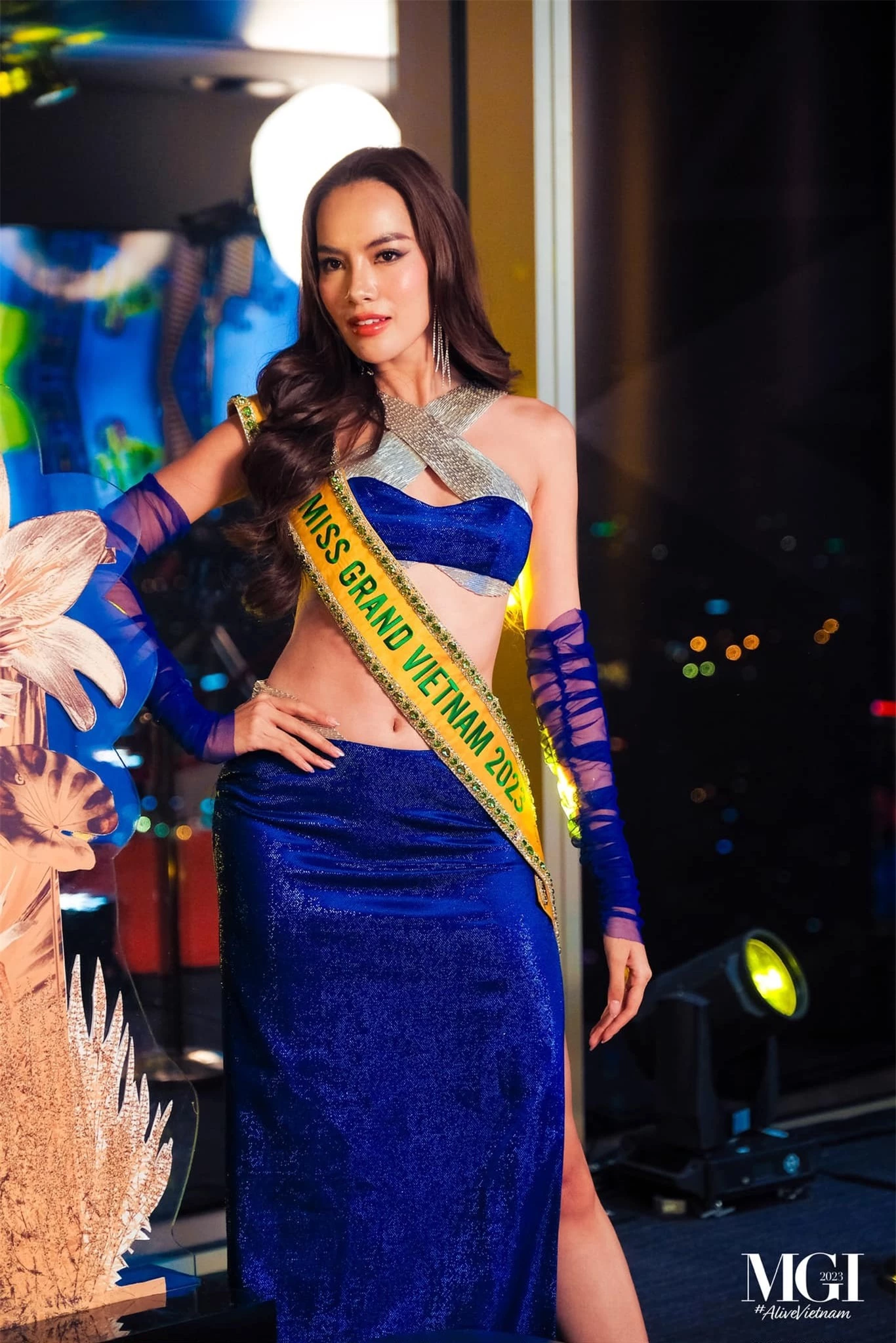 Loạt váy cut-out táo bạo của Lê Hoàng Phương ở Hoa hậu Hòa bình ảnh 9
