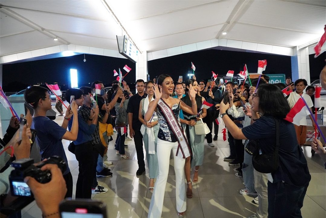 Dàn đối thủ của Phương Nhi khởi hành đi Nhật thi Hoa hậu Quốc tế ảnh 12