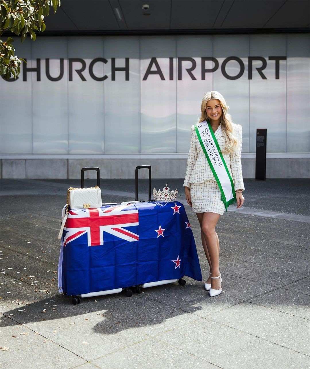 Dàn đối thủ của Phương Nhi khởi hành đi Nhật thi Hoa hậu Quốc tế ảnh 17