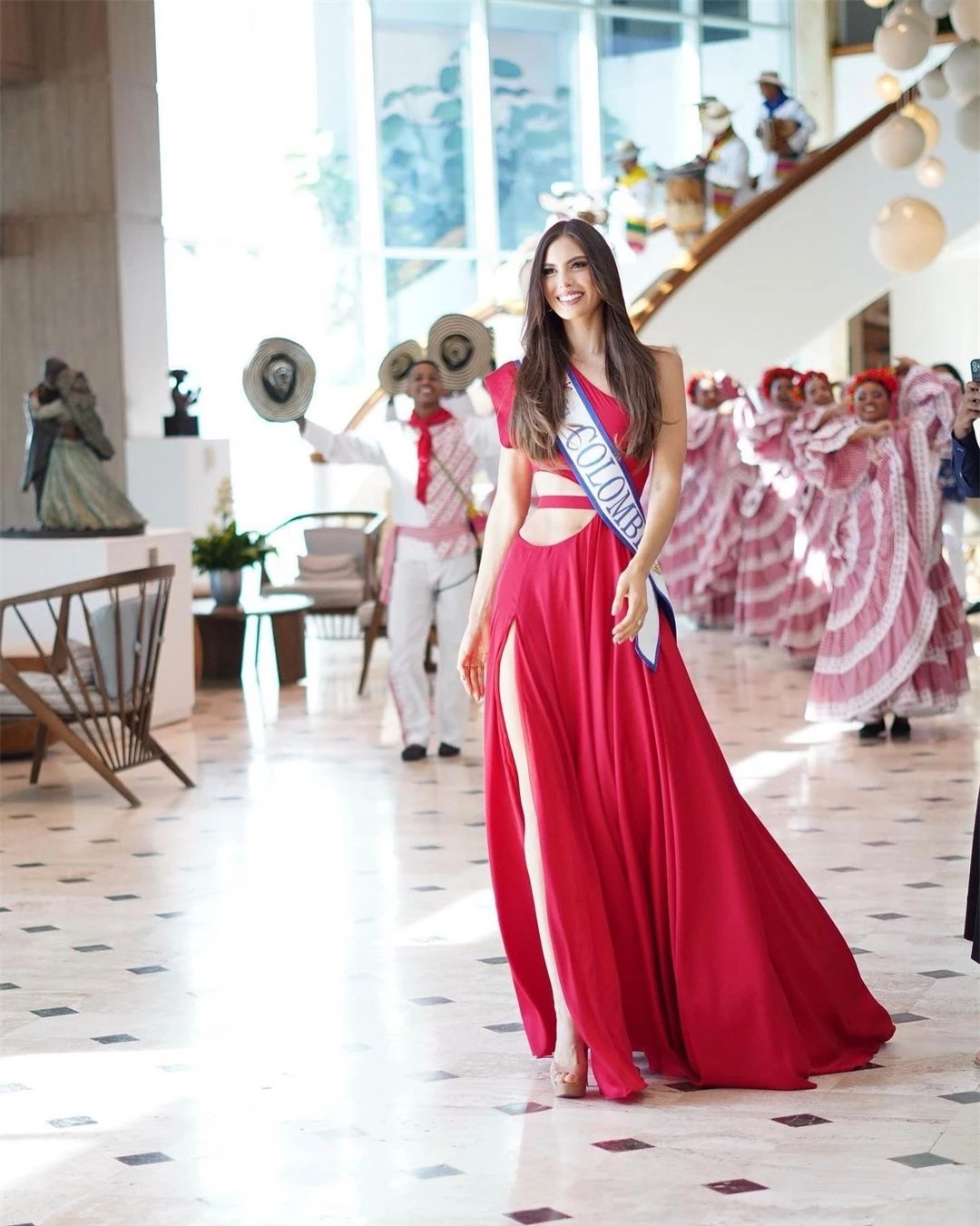 Dàn đối thủ của Phương Nhi khởi hành đi Nhật thi Hoa hậu Quốc tế ảnh 2