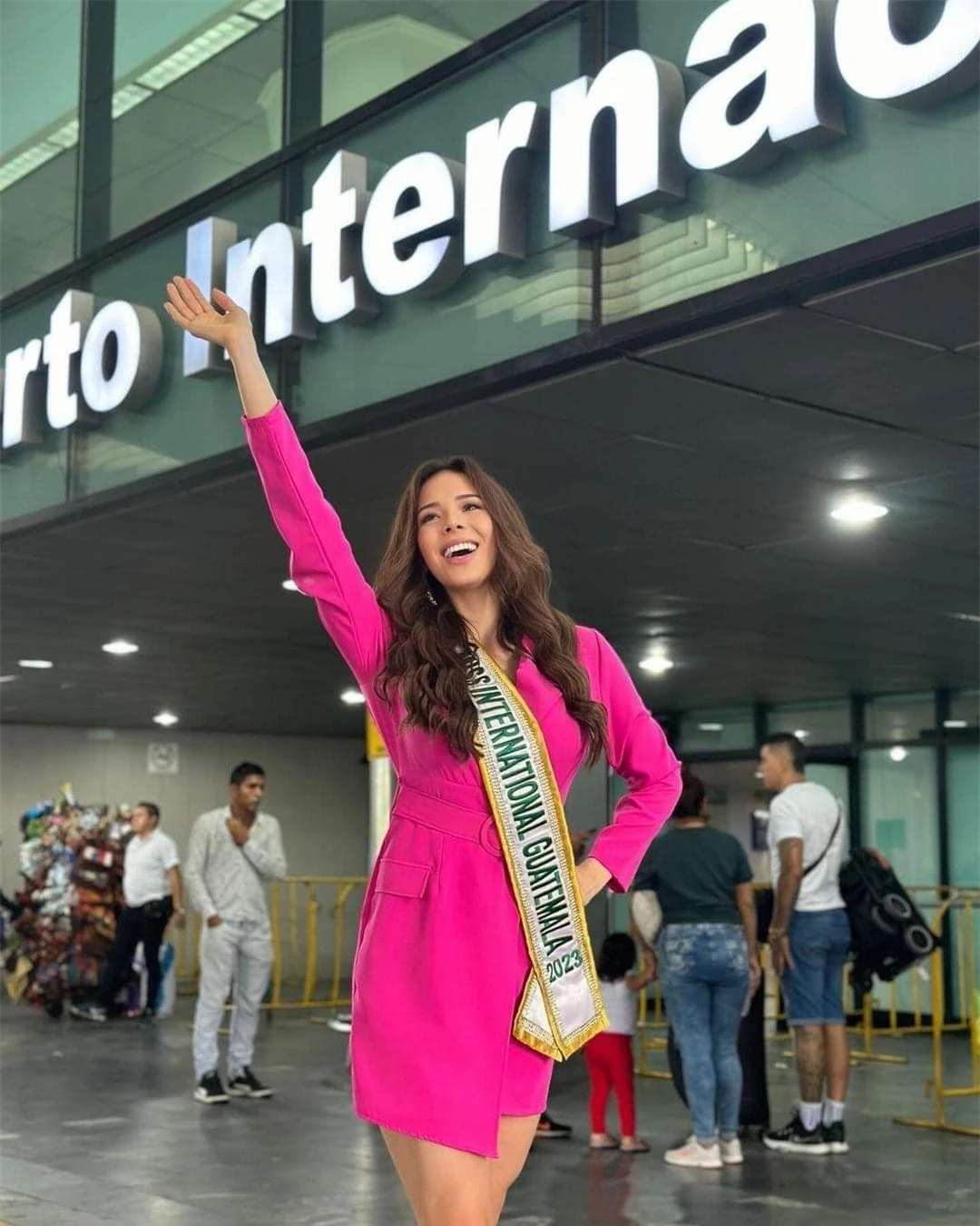 Dàn đối thủ của Phương Nhi khởi hành đi Nhật thi Hoa hậu Quốc tế ảnh 25