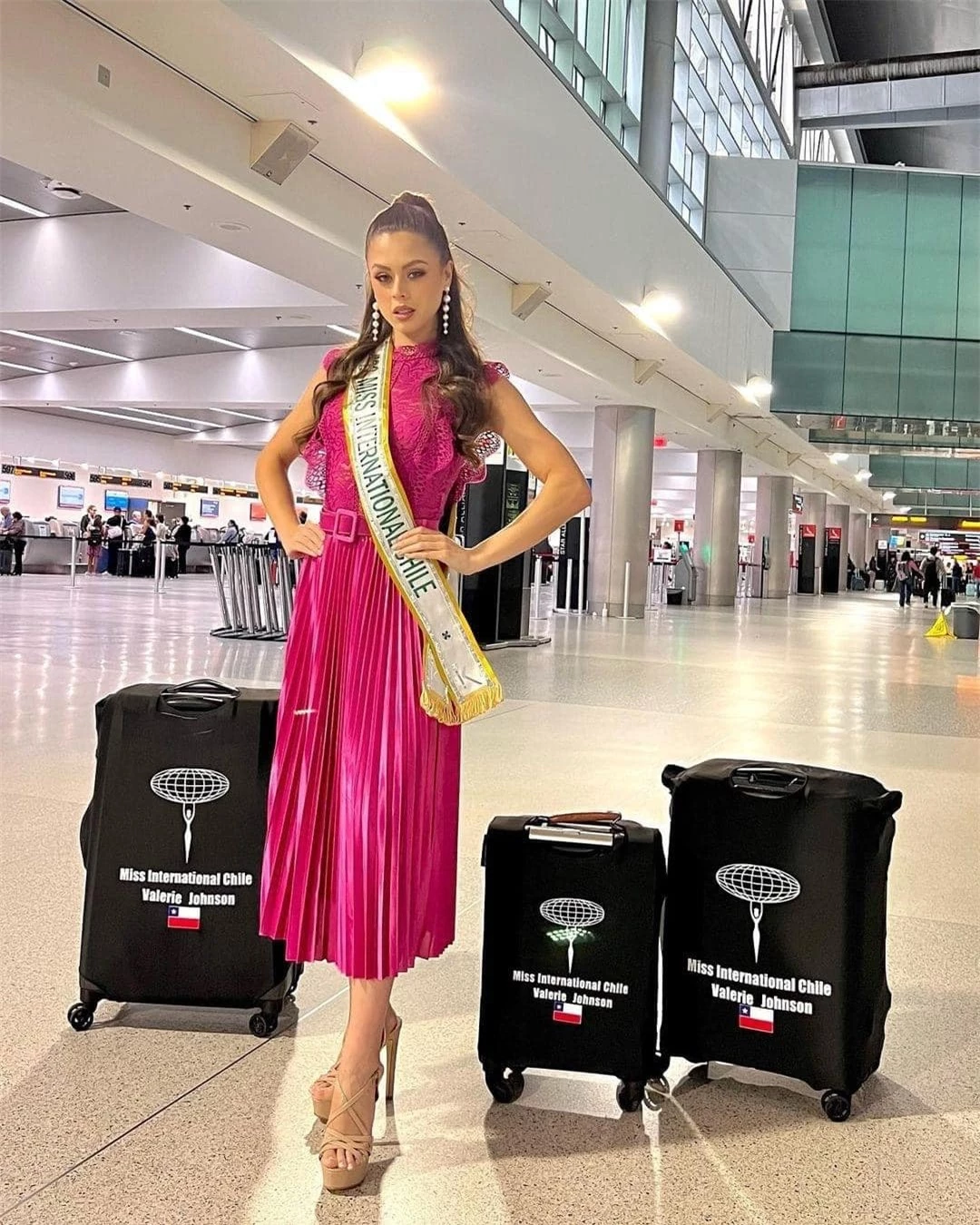 Dàn đối thủ của Phương Nhi khởi hành đi Nhật thi Hoa hậu Quốc tế ảnh 26