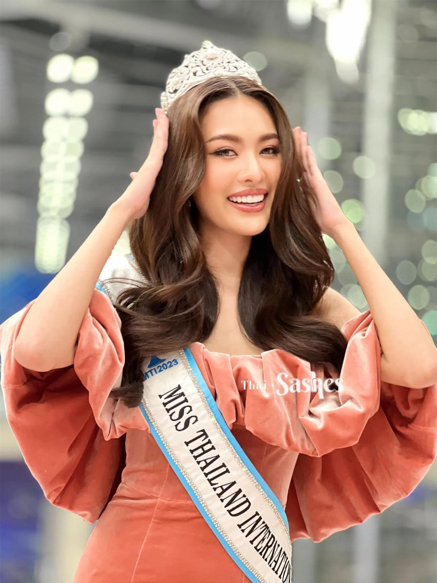 Dàn đối thủ của Phương Nhi khởi hành đi Nhật thi Hoa hậu Quốc tế ảnh 6