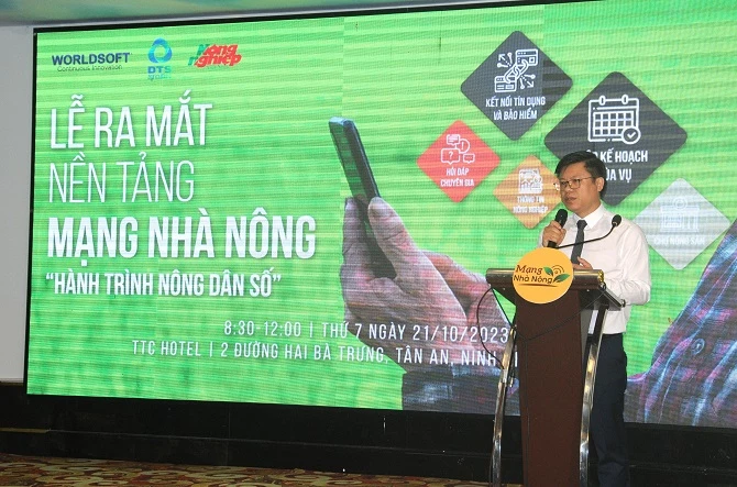 Ông Nguyễn Quốc Toản, Giám đốc Trung tâm Chuyển đổi số và Thống kê nông nghiệp (Bộ NN-PTNT) nhấn mạnh ý nghĩa tầm quan trọng của Mạng nhà nông, thúc đẩy chuyển đổi số trong ngành nông nghiệp.