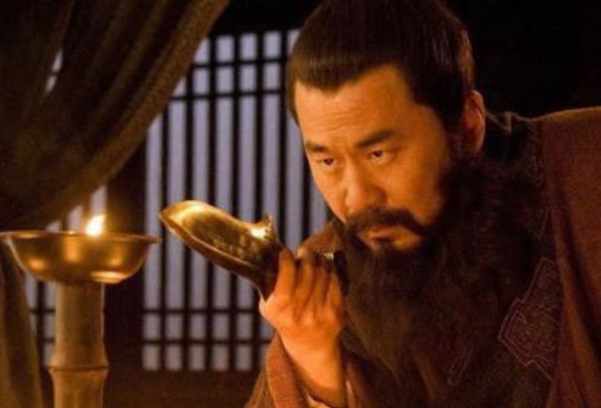 Tào Tháo không những không giết Hán Hiến Đế mà còn gả con gái của mình cho ông, rốt cuộc là có ý gì?