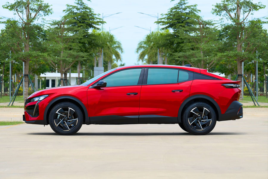 Chiêm ngưỡng vẻ đẹp tuyệt mỹ của Peugeot 408, giá từ 999 triệu đồng tại Việt Nam
