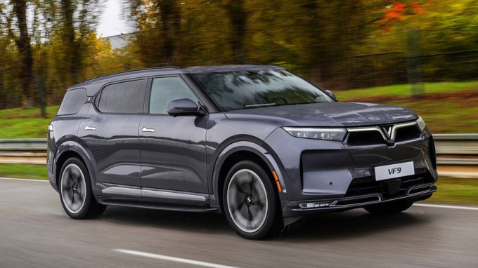 Thống kê 'lạ': VinFast VF 9 được tìm nhiều nhất ở 12 nước, Lexus RZ gây bất ngờ ở Việt Nam