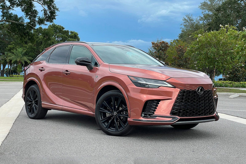 Top 10 xe hơi hạng sang tốt nhất cho gia đình trong năm 2023: Gọi tên Lexus RX Hybrid