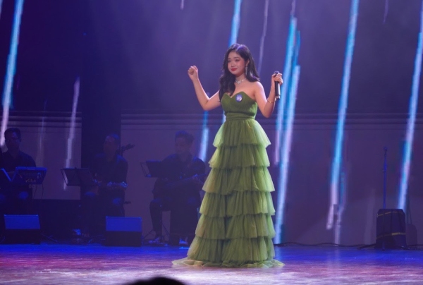 Ngọc Tú Eira đạt giải nhất cuộc thi giọng hát trẻ thanh âm Hà Nội