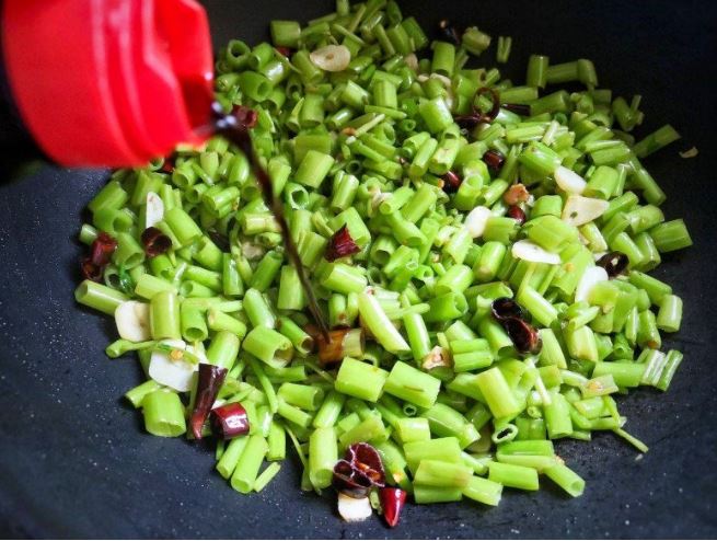 Loại rau này giá 5-7 nghìn đồng được mớ to, đã ngon lại có tính kiềm, ăn mùa thu để giảm mệt mỏi, bốc hoả