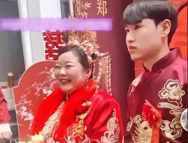 Bị mỉa mai "đi đường tắt" vì cưới bà chủ hơn 16 tuổi, thanh niên đáp trả thế nào?