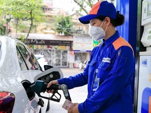 Xăng, dầu đồng loạt tăng giá