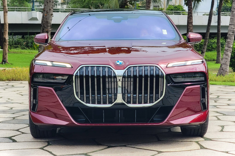 BMW 7-Series 2023 tiếp tục giảm gần 500 triệu, giá khởi điểm còn 4,5 tỷ tăng sức đấu Mercedes-Benz S-Class