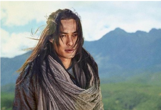 Kiều Phong kịch chiến Dương Quá, ai là người chiến thắng? Kim Dung nêu 2 điểm tiết lộ đáp án