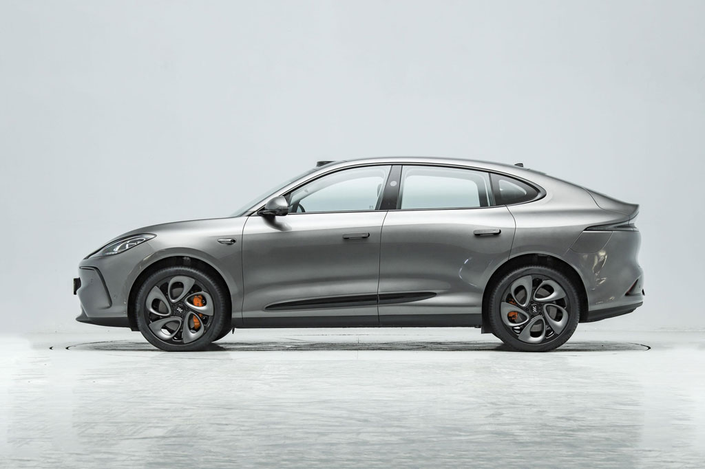 SUV công suất 787 mã lực, giá hơn 700 triệu đồng ‘gây sốt’ với 10.000 đơn đặt hàng trong 1 tuần