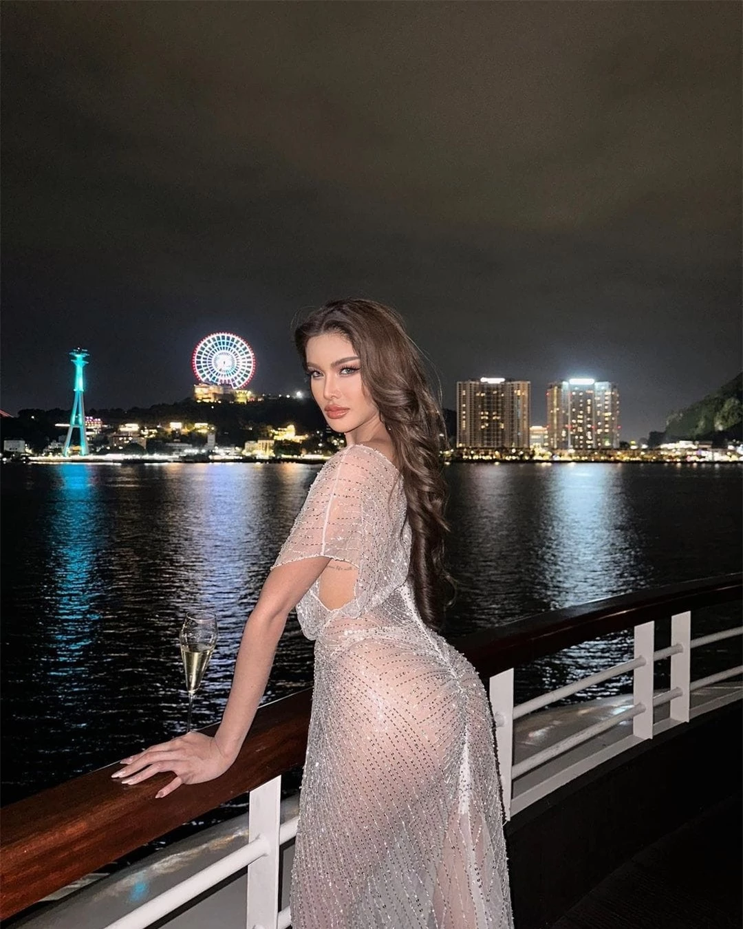 Hoa hậu Hòa bình Thái Lan mặc váy xuyên thấu ảnh 3