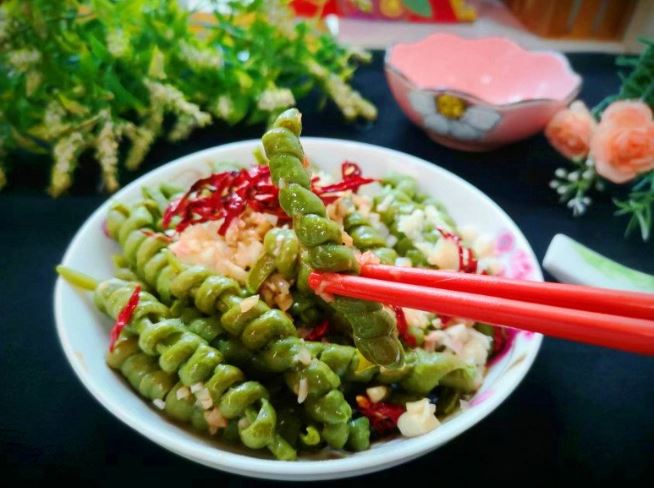 Quả này dài hơn nửa mét, giá cực rẻ lại giàu canxi có thể chống loãng xương, đem nấu kiểu này ngon khó cưỡng