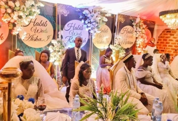 Cưới 7 vợ cùng một ngày, người đàn ông tặng mỗi cô dâu một ô tô xịn