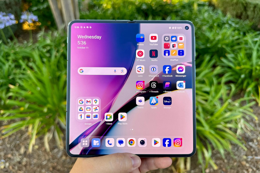 CLIP: Trên tay đối thủ của Samsung Galaxy Z Fold5: Cấu hình ‘siêu khủng’, camera chất lượng, giá 40 triệu đồng