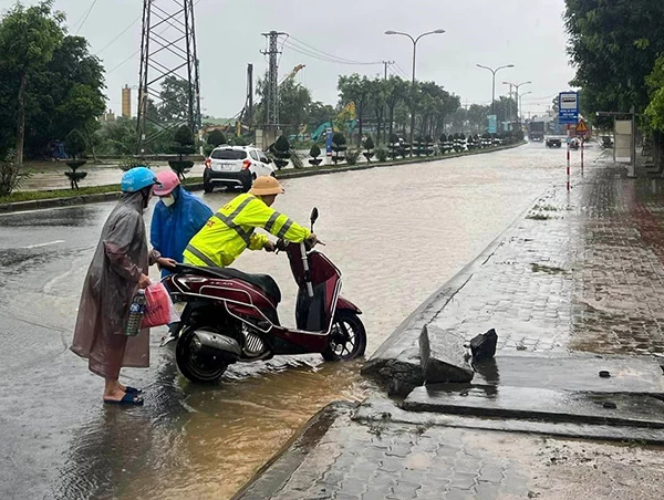 Các đợt mưa lớn tỏng tháng 10/2023 đã gây ngập lụt nhiều tuyến đường tại Đà Nẵng.