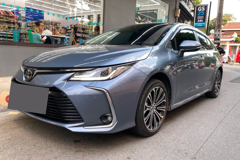 Mới lăn bánh gần 2.000 km, Toyota Corolla Altis ‘siêu lướt’ rớt giá khó tin