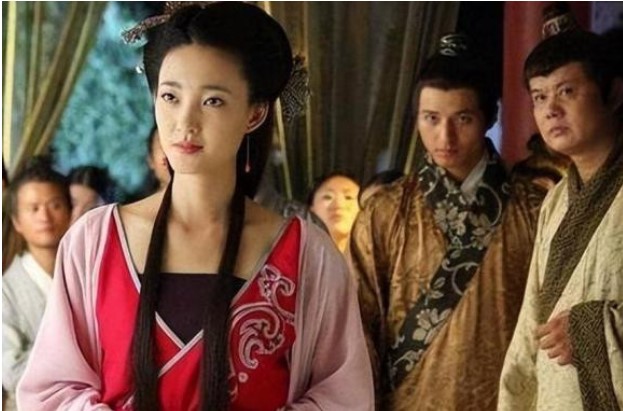 Tại sao các nhà thổ cổ đại lại “nuôi” một nhóm đàn ông mạnh mẽ? Mục đích của nó không chỉ là vệ sĩ