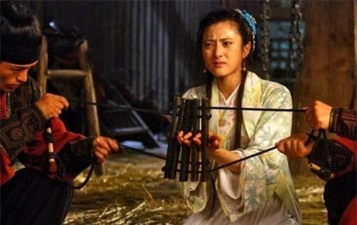 4-nhung-hinh-phat-dang-so-cua-phu-nu-ngoisaovn-w500-h316 2 hình phạt hà khắc, nhục hình, những hình phạt đáng sợ